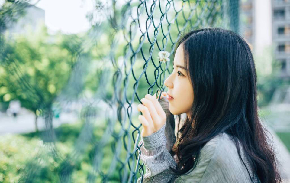 世界这么大，而我真正想落脚的地方，是你的身旁。